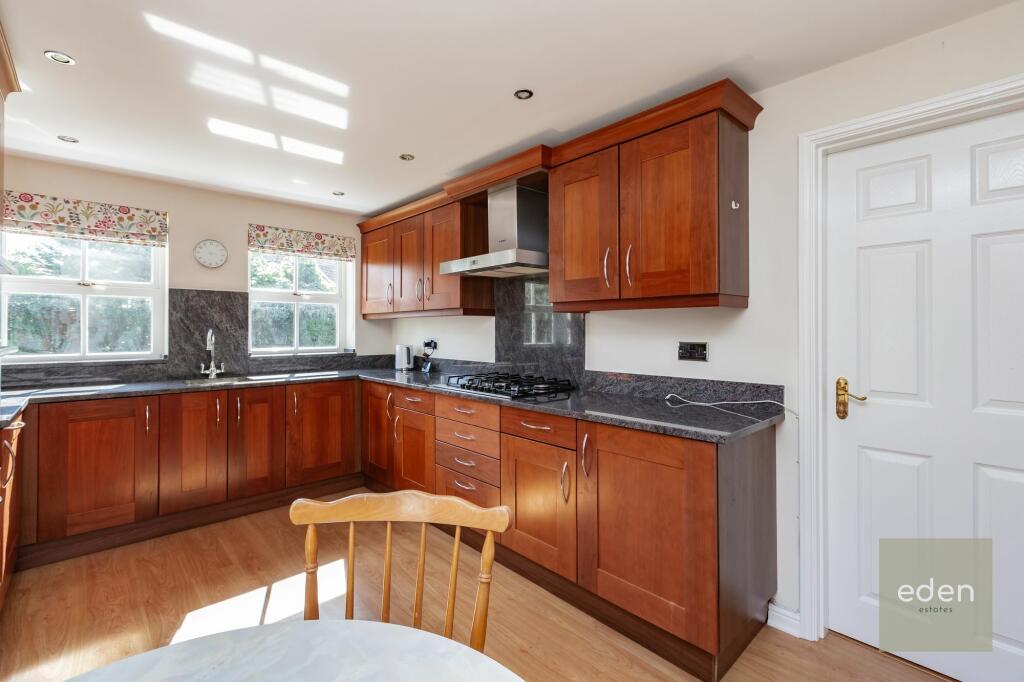 KITCHEN/BREAKFAST ROOM