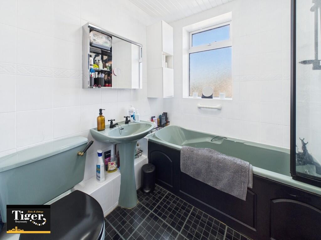 CAM02176G0-PR0518...