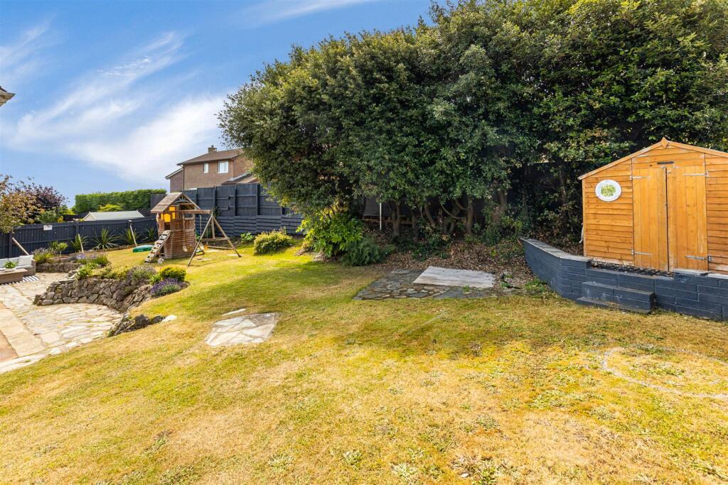 A10 - 20 Oxlea Close Torquay - 250714.jpg