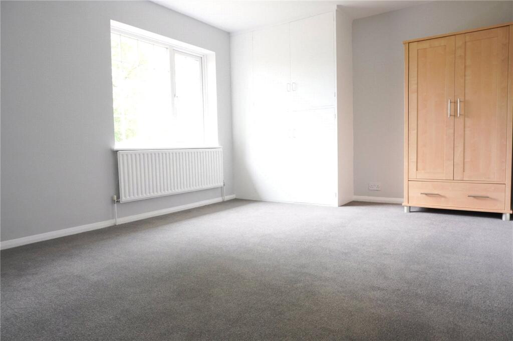 Bedroom To The Rear