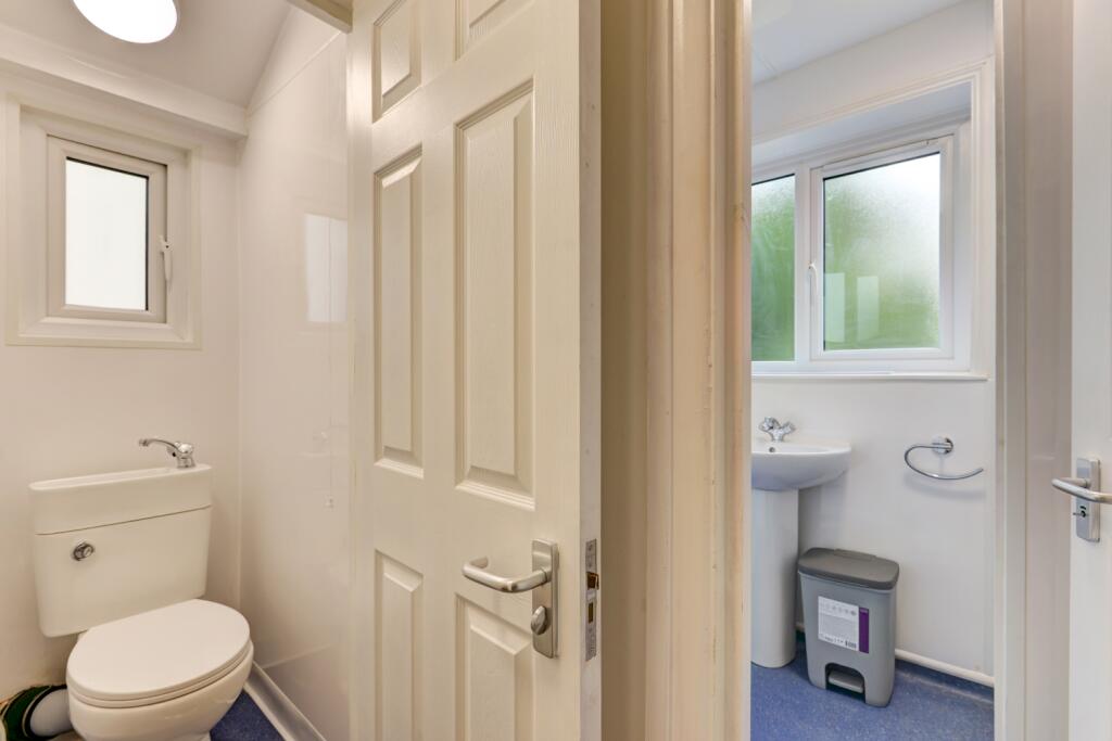 28 Gordon Road toilet