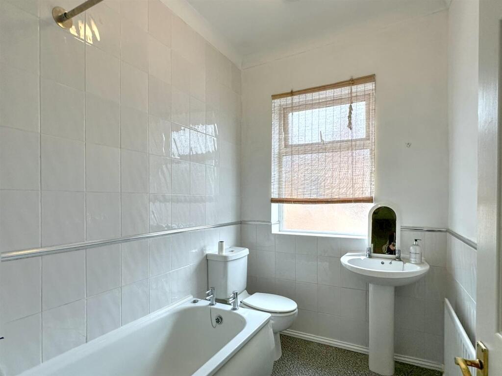 BATHROOM/WC