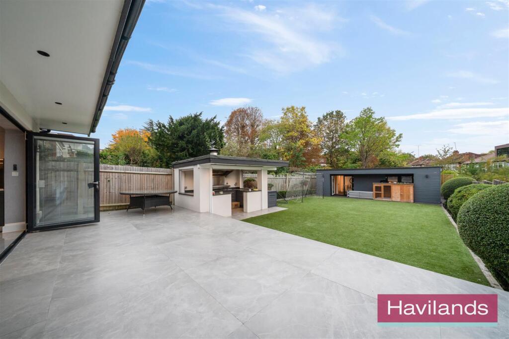 Broadfields Avenue-16.jpg