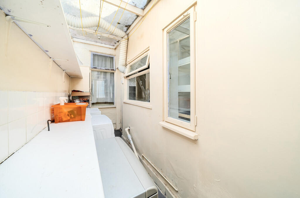 1358572-11-68d471...