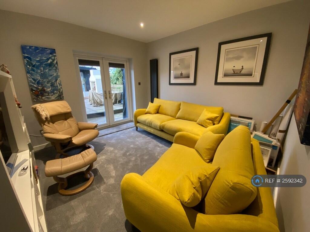 Snug To Rear/Bedroom 3