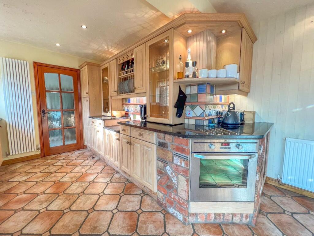 Gloucester Cl. Image-14.jpg