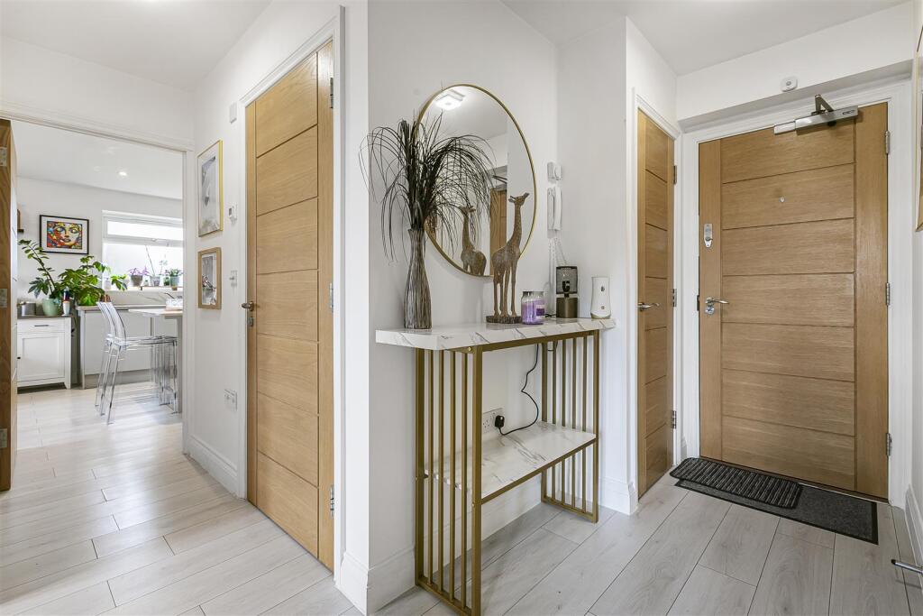 hallway eaton H1_54356.jpg