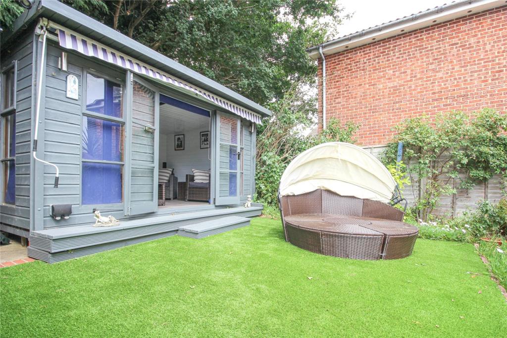 Lawn / Summer House