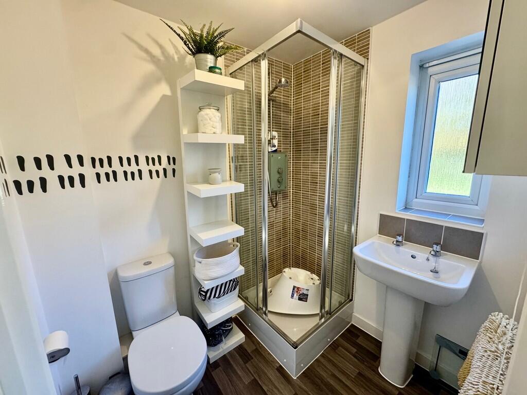 en-suite shower r...