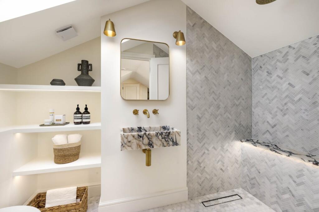 Ensuite