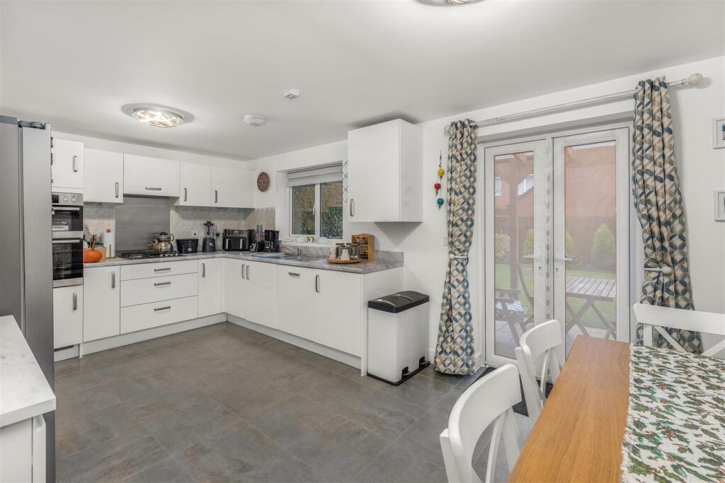 9 Poulter Road, Banbury-11.jpg