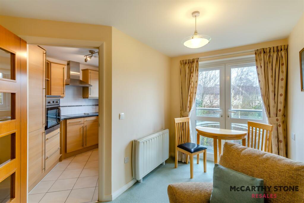 8585202-interior09.jpg