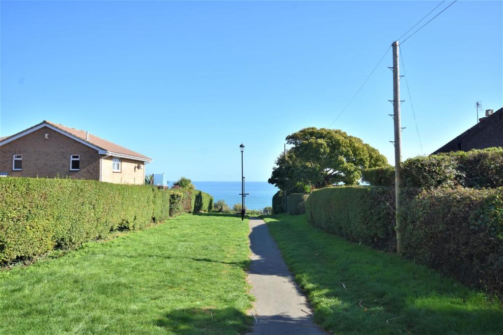 Access to Cliff Path.JPG