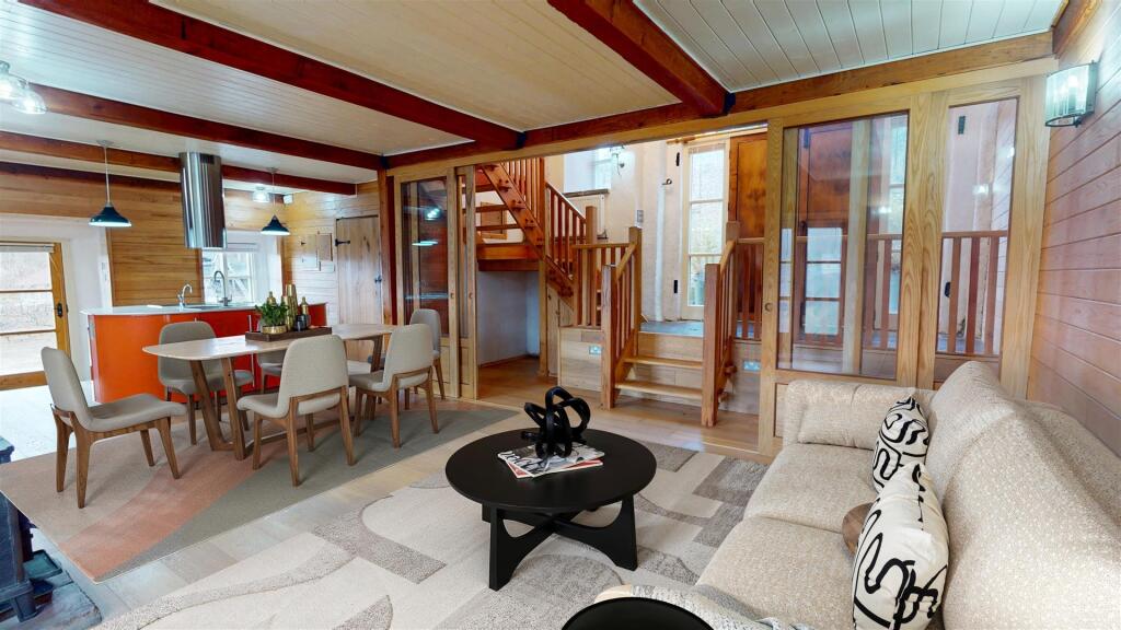Property_EAFC_Plough-Royd-Barn-02252025_164859_05-