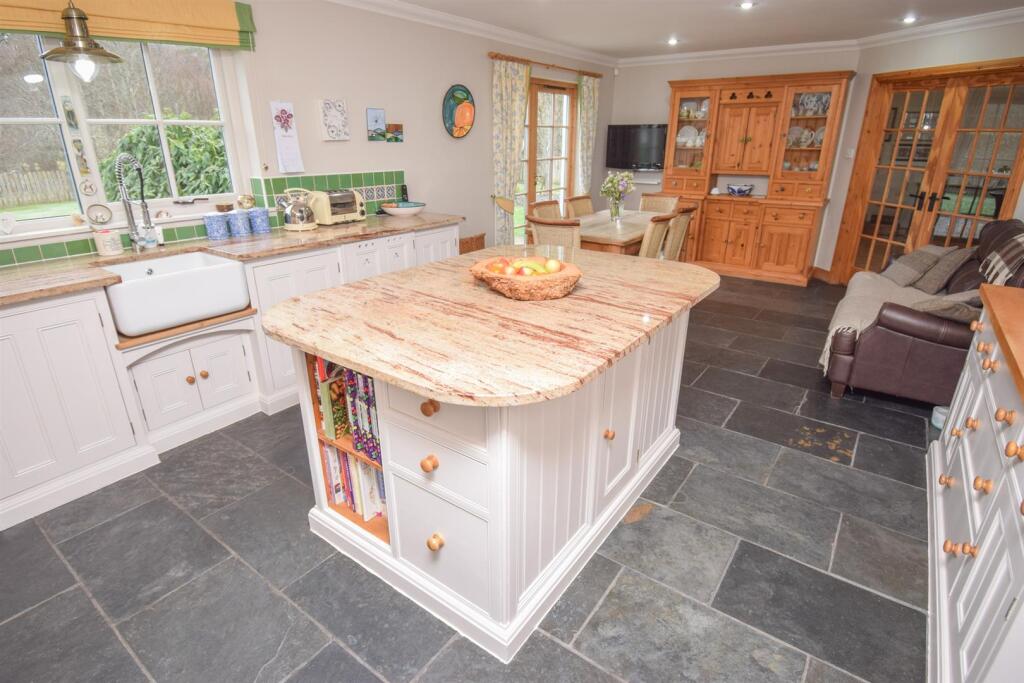 KITCHEN-BREAKFAST ROOM