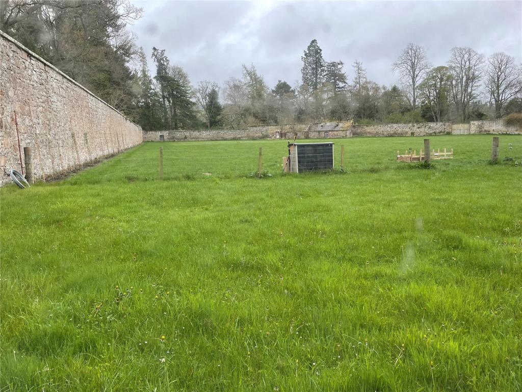 Walled Garden To Rea