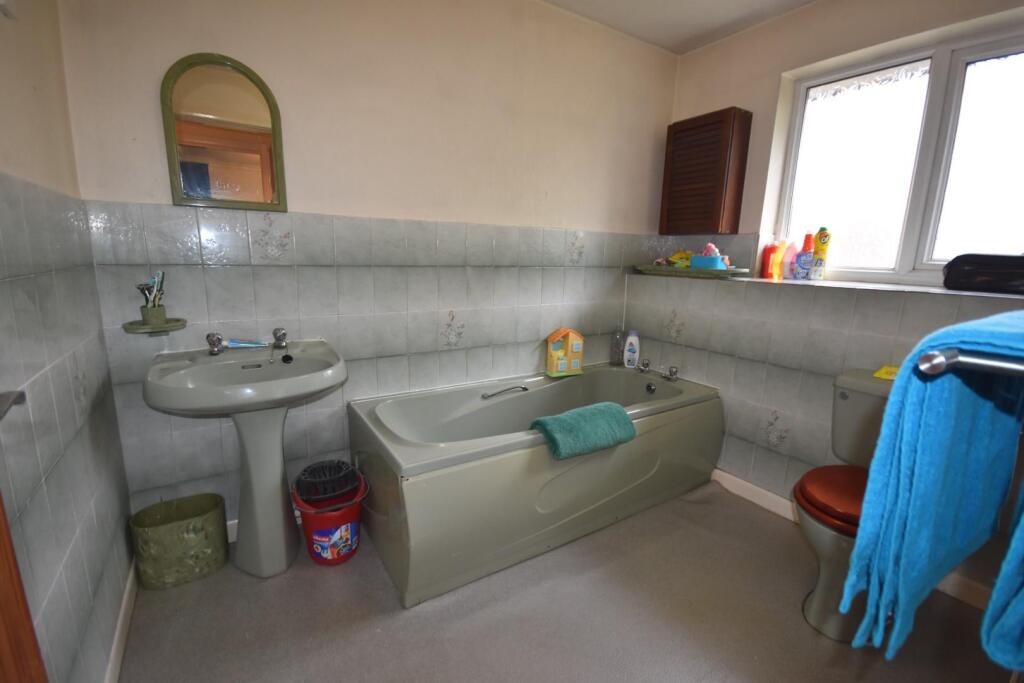FAMILY BATHROOM