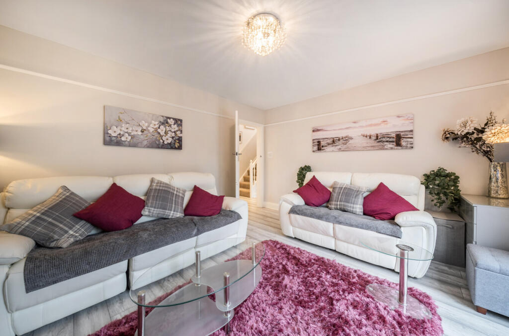 1347618-5-68b5853...