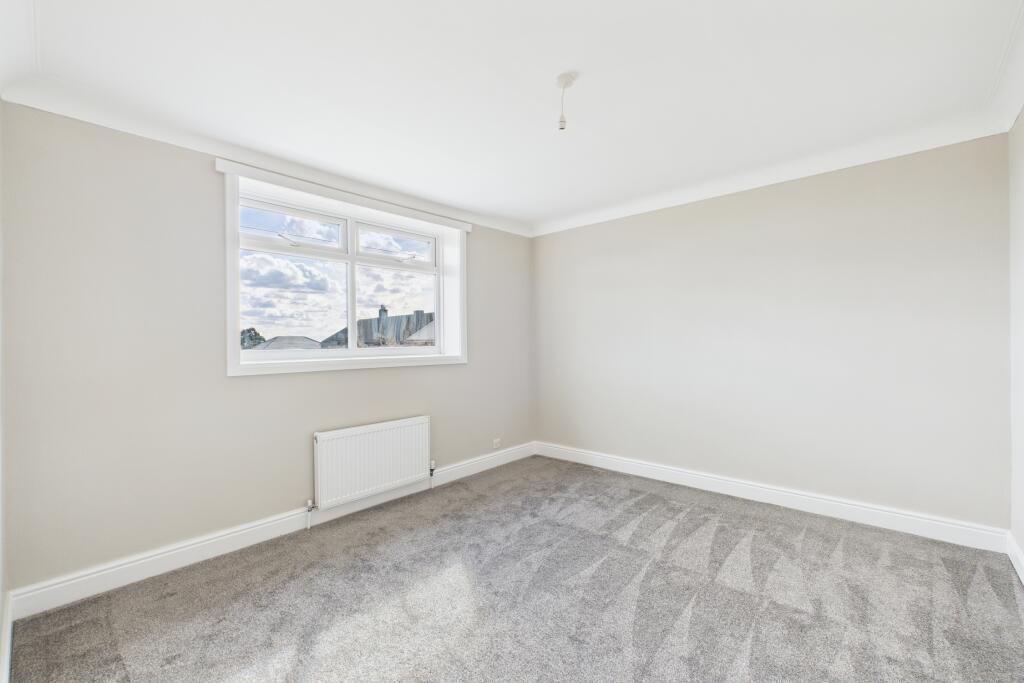 CAM04201G0-PR0107-STILL016