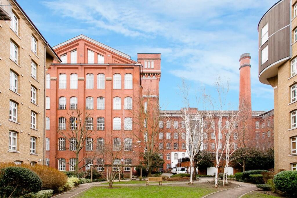 Manhattan Building (1).jpg