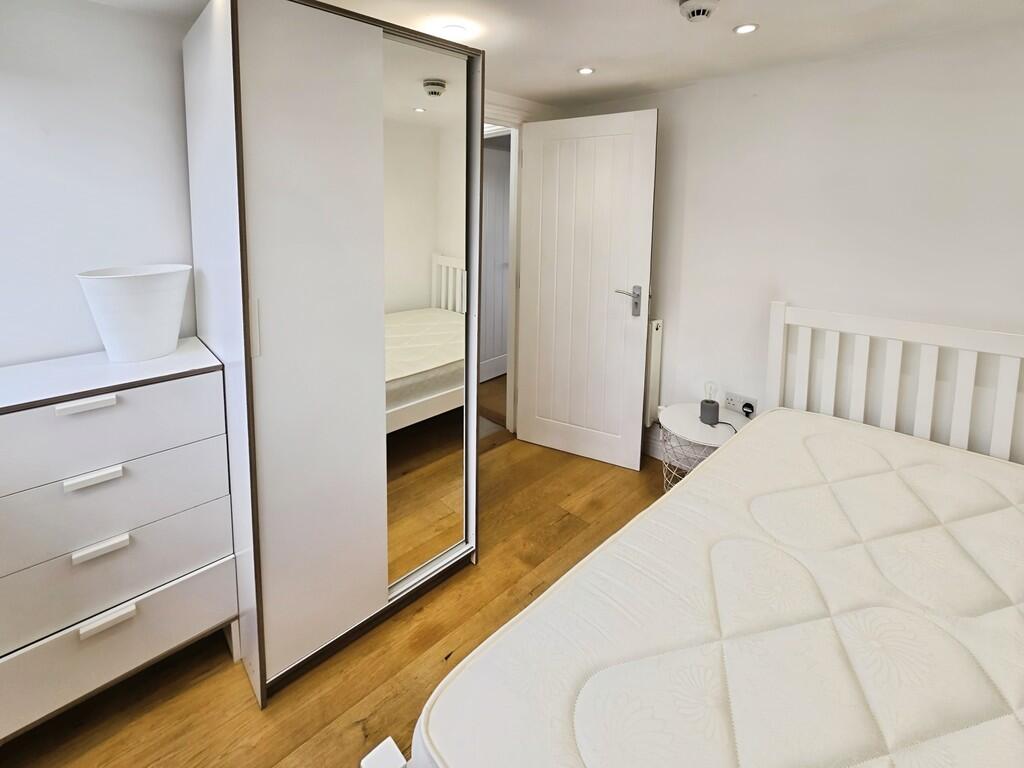 7f4cf9a0-Bedroom ...