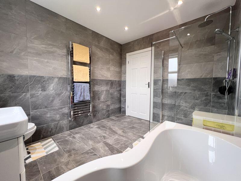 34 - Top Floor Bathroom