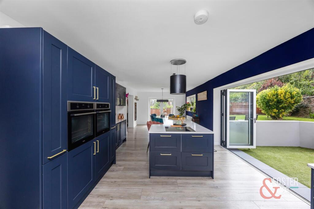 Whitethorn Drive 27-013.jpg