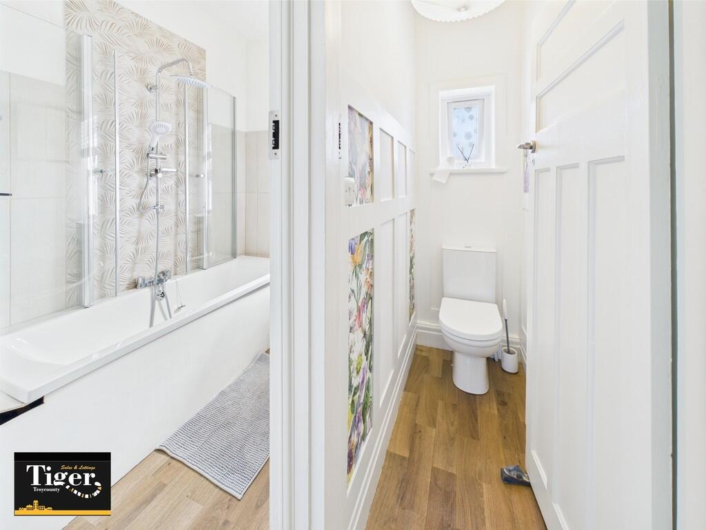 CAM02176G0-PR0579...