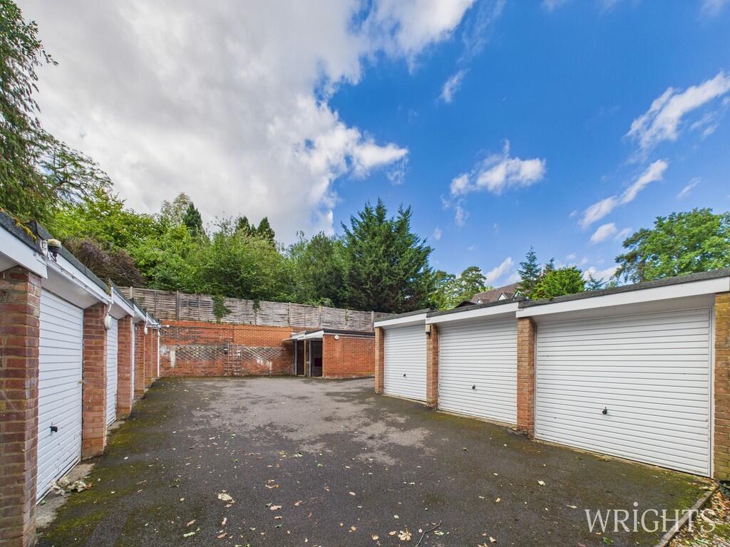 CAM02796G0-PR0484...