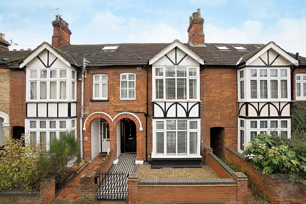 Castle Road | Bedford | Beds | MK40 | south facing garden