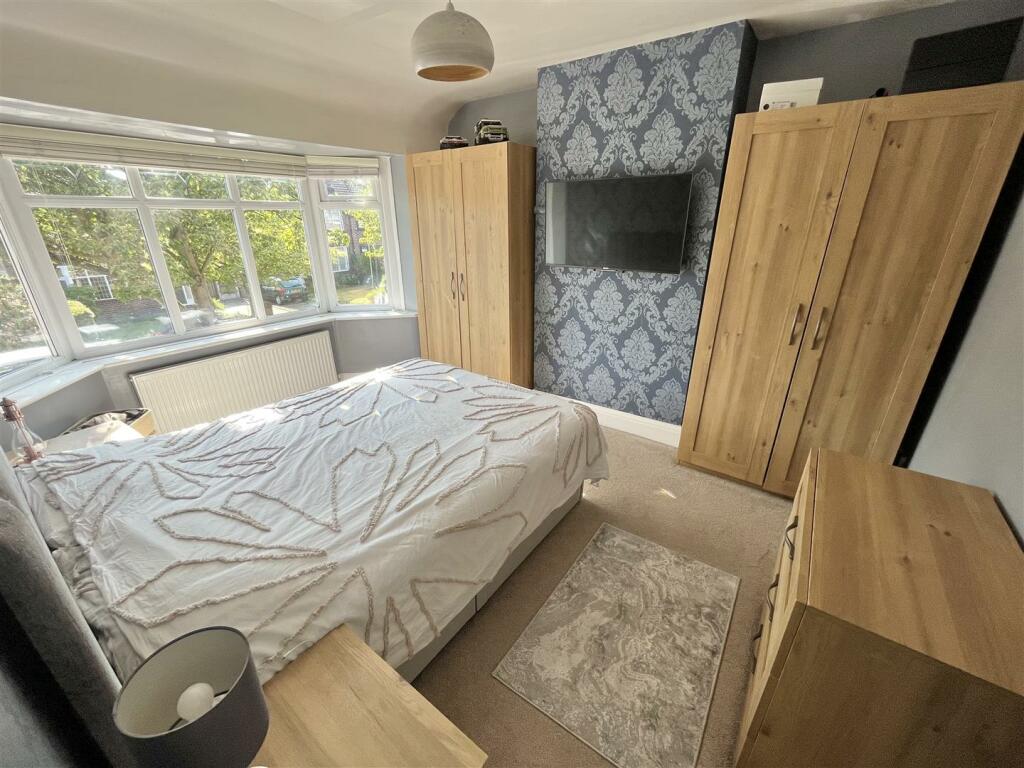 Bedroom 1.jpg