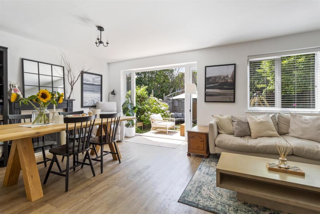 Wellend Road, 29-015.JPG