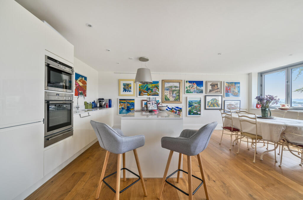 1306847-9-68513ec...