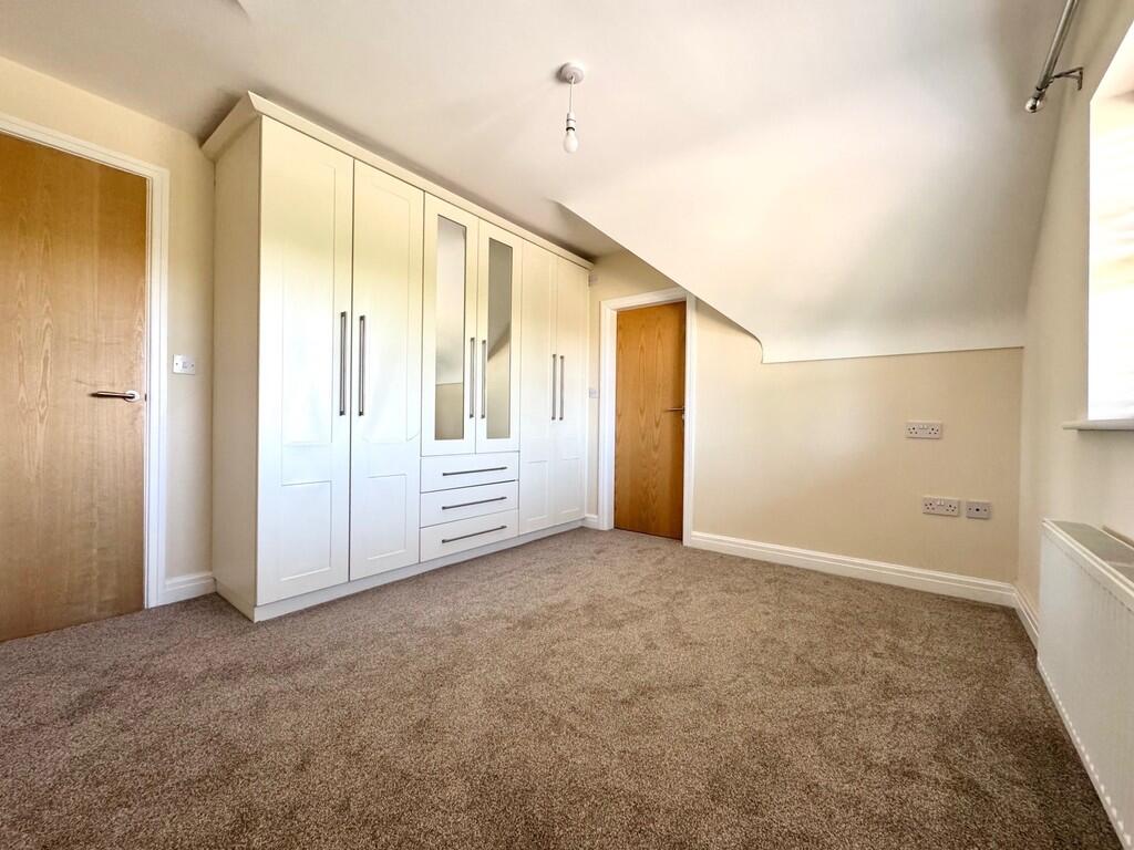 Bedroom 1 (2)