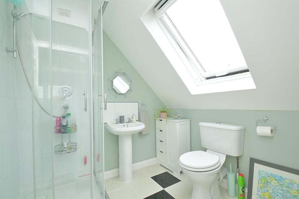 resizedEnSuite1.jpg