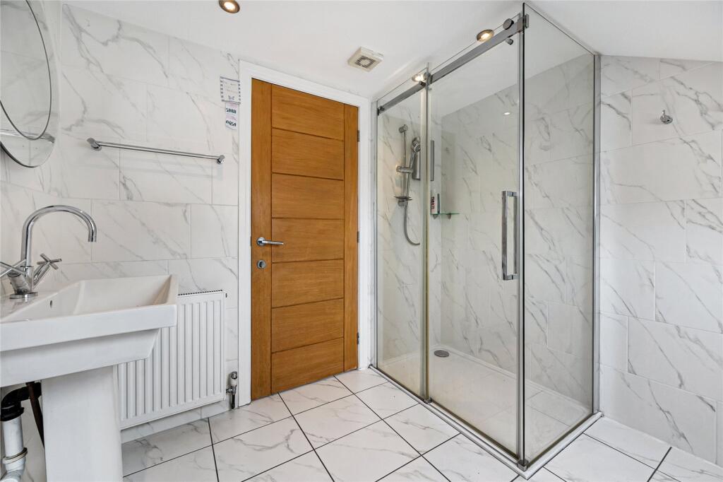2f Shower Room