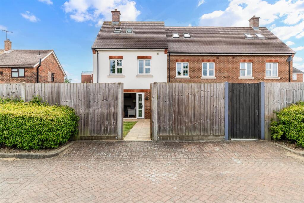 FIELDOAKS WAY (10).jpg