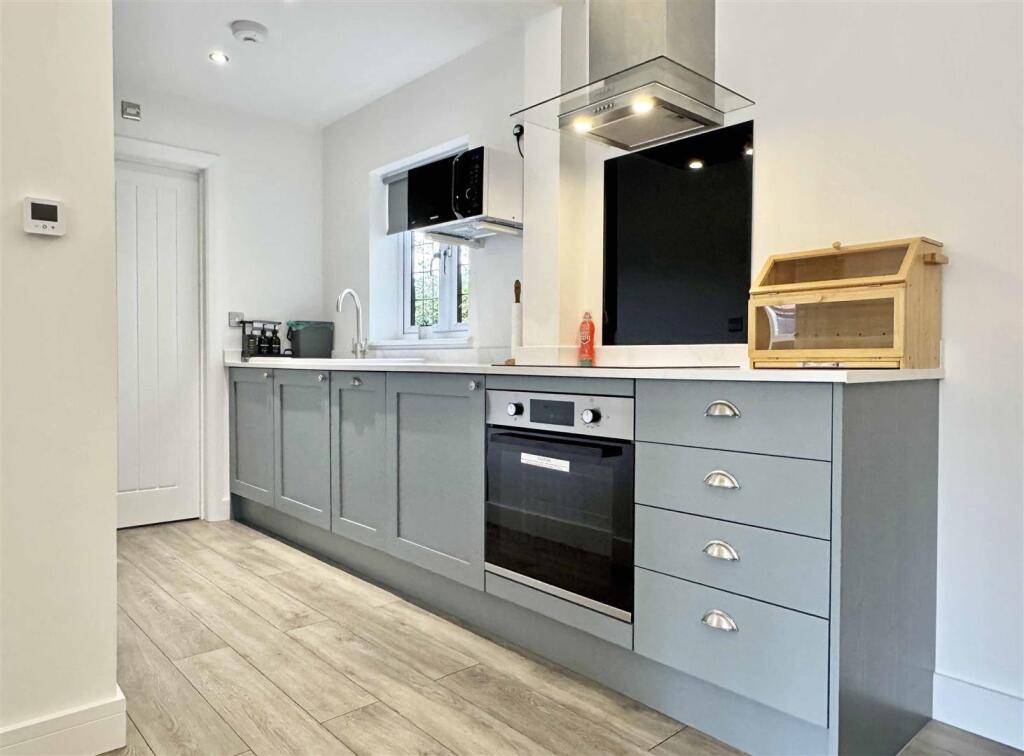 Annex Kitchen.jpg