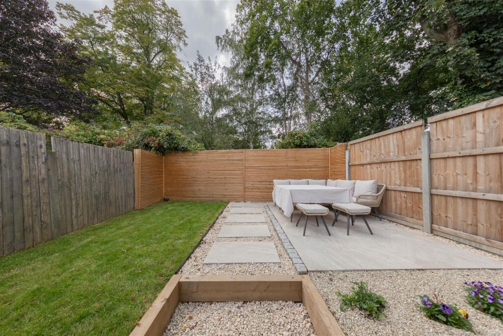 Fosters Close, E18