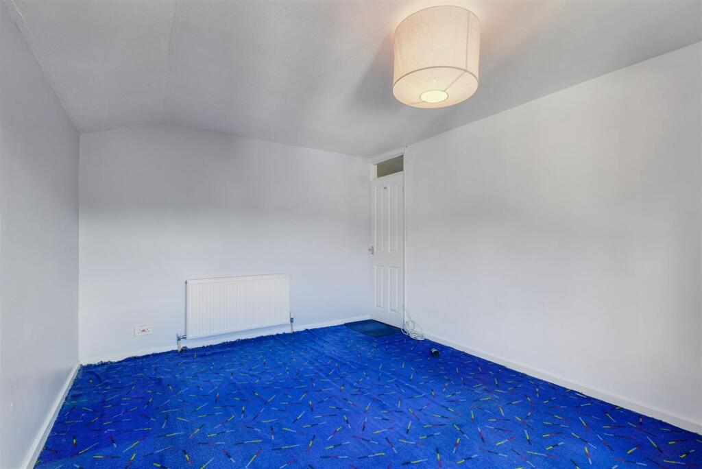 Bedroom 1_2.jpeg