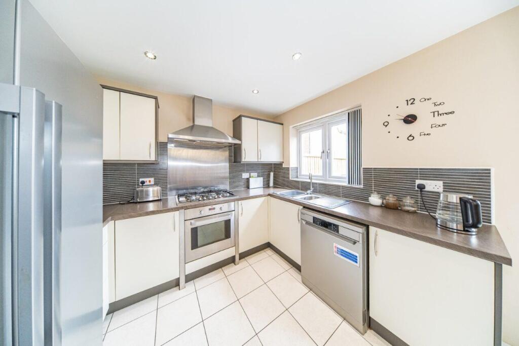 19 Sandfield Crescent kitchen.jpg