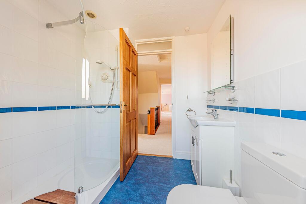 Family Shower Room (1)