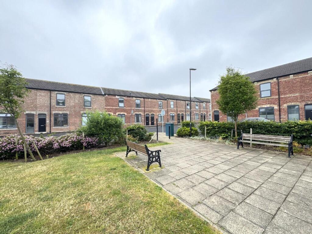 PARK/GREEN TO THE FRONT