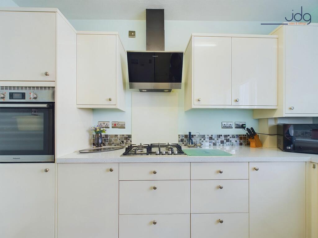 Fully fitted kitchen