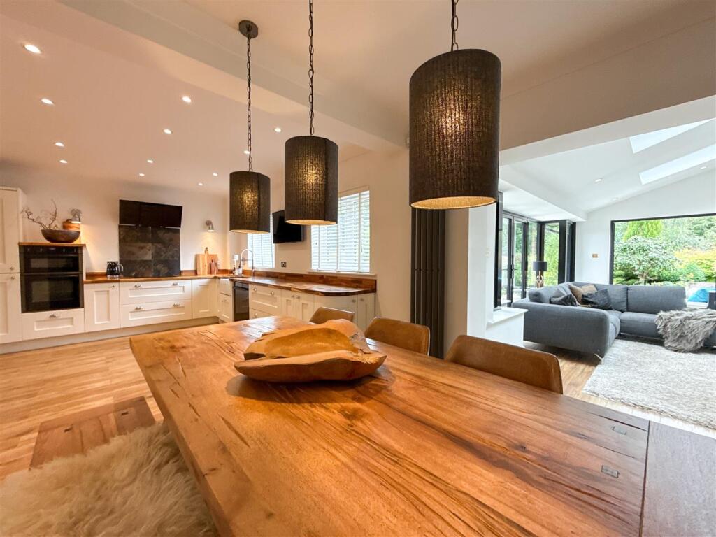 OPEN PLAN KITCHEN DINING ROOM
