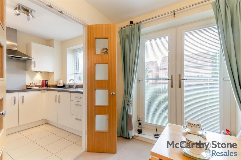8666611-interior09.jpg