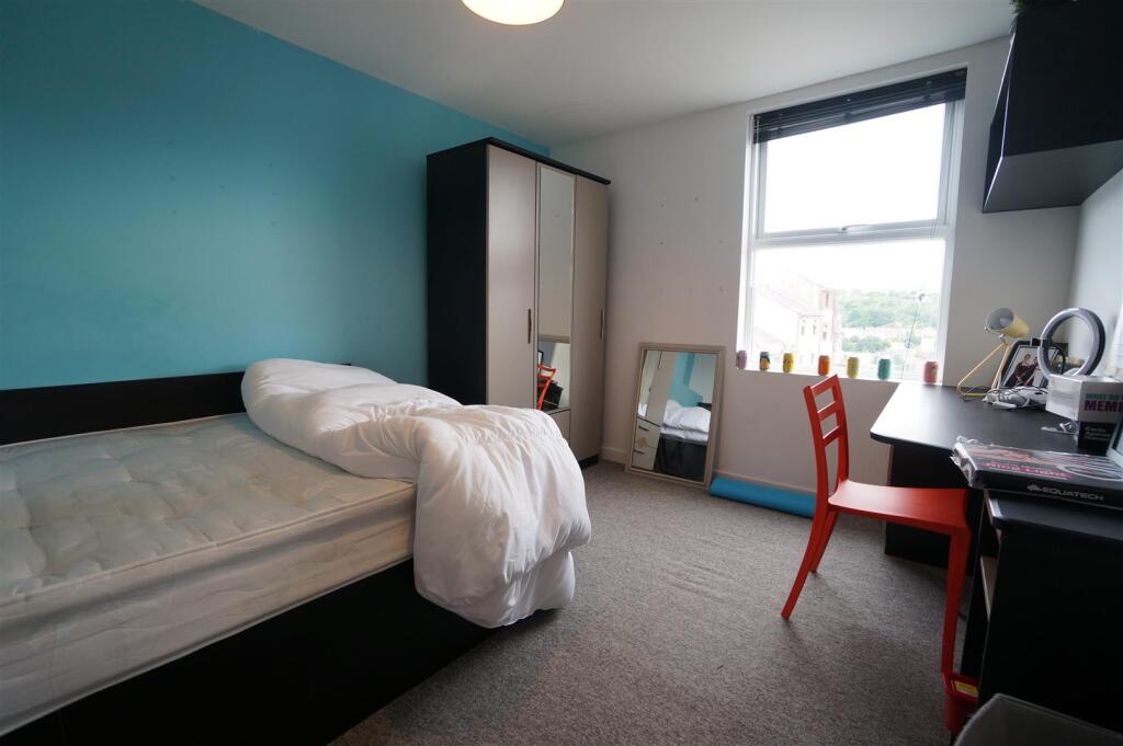 5HolyheadRd_B5.JPG