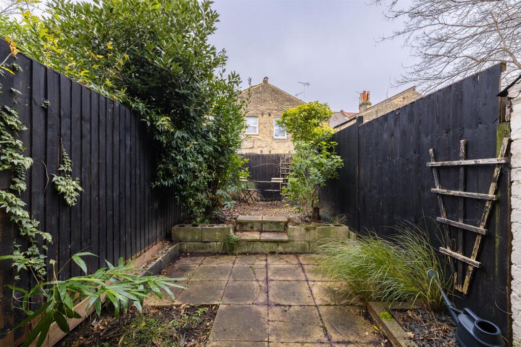 Lawton Road, E10