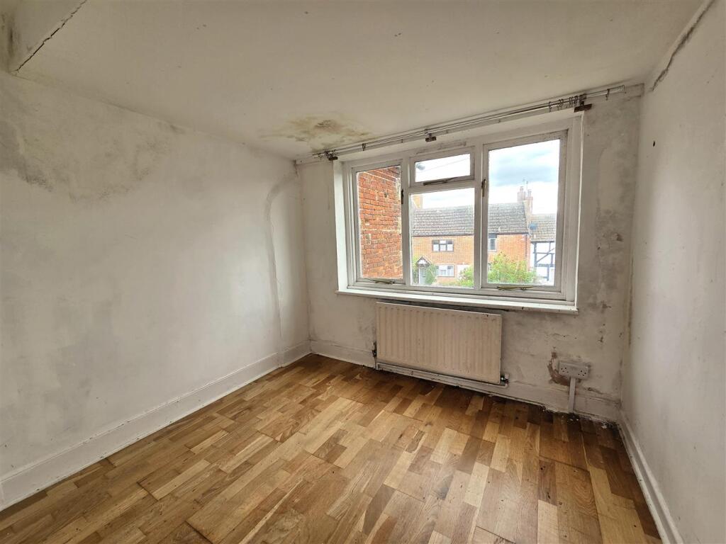 Bradenstoke - Manse Bedroom2.jpg