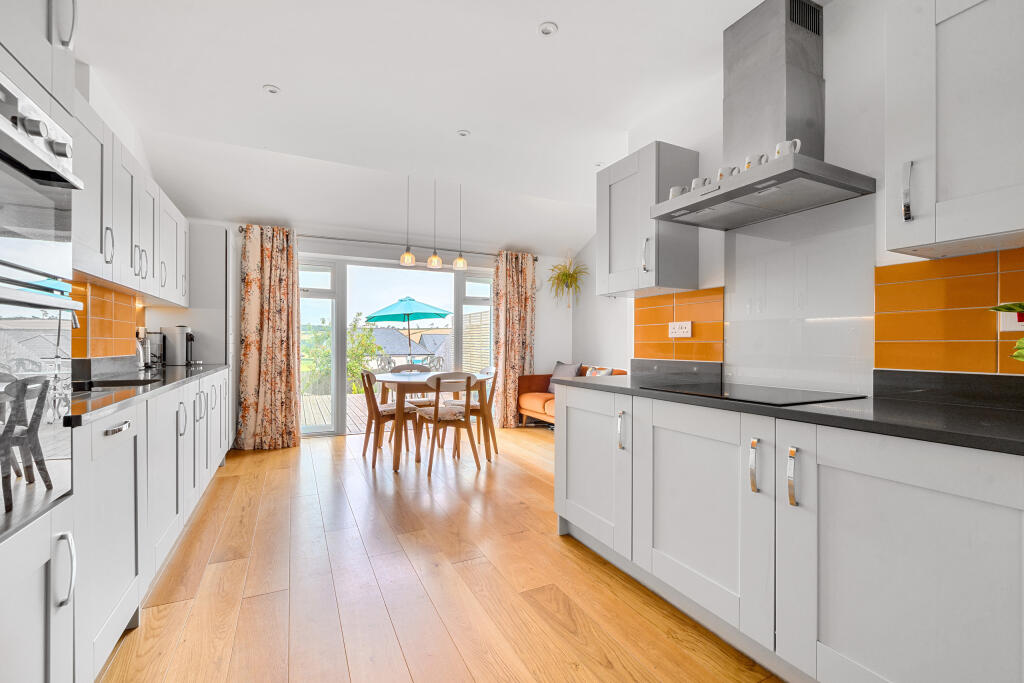 1315970-9-687e02b0554f2